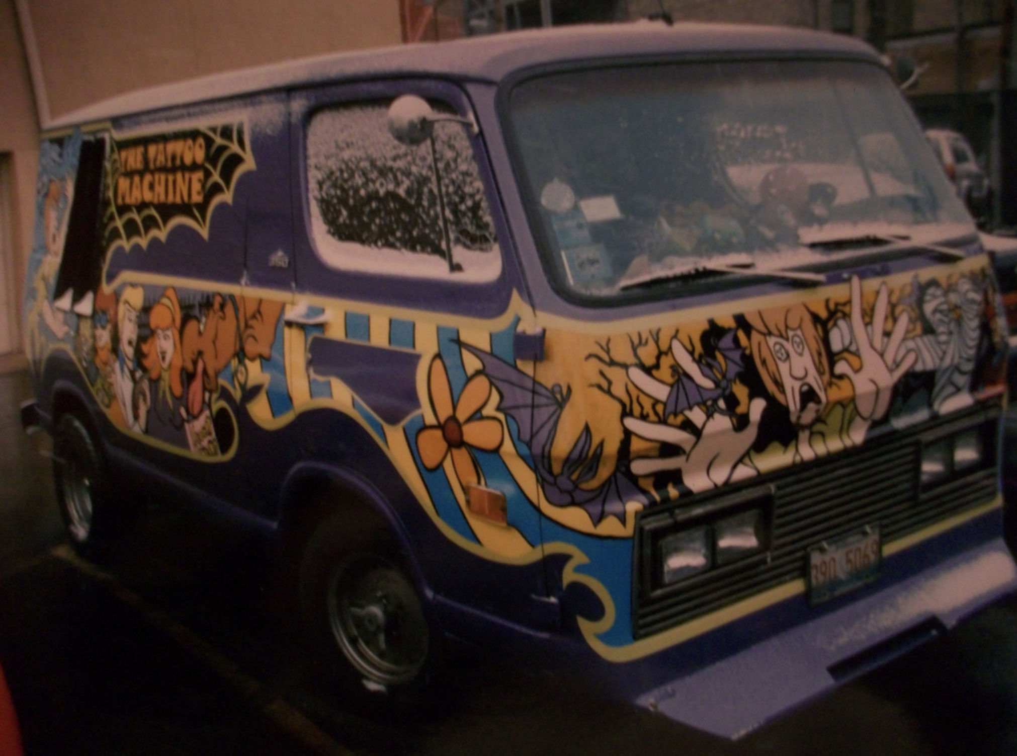 22 Photos Of Crazy 1970's Custom Van Paint Jobs