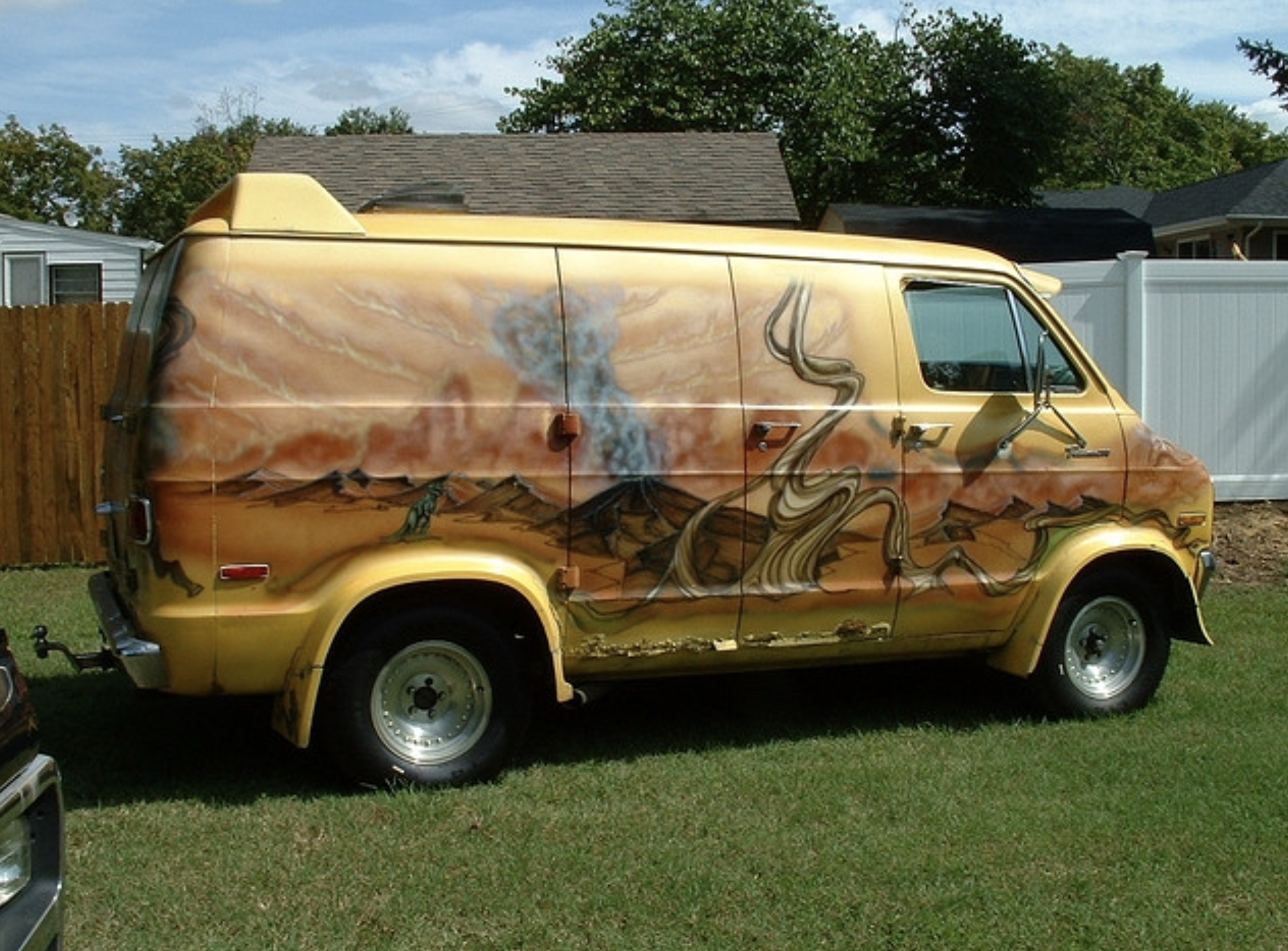 22 Photos Of Crazy 1970's Custom Van Paint Jobs