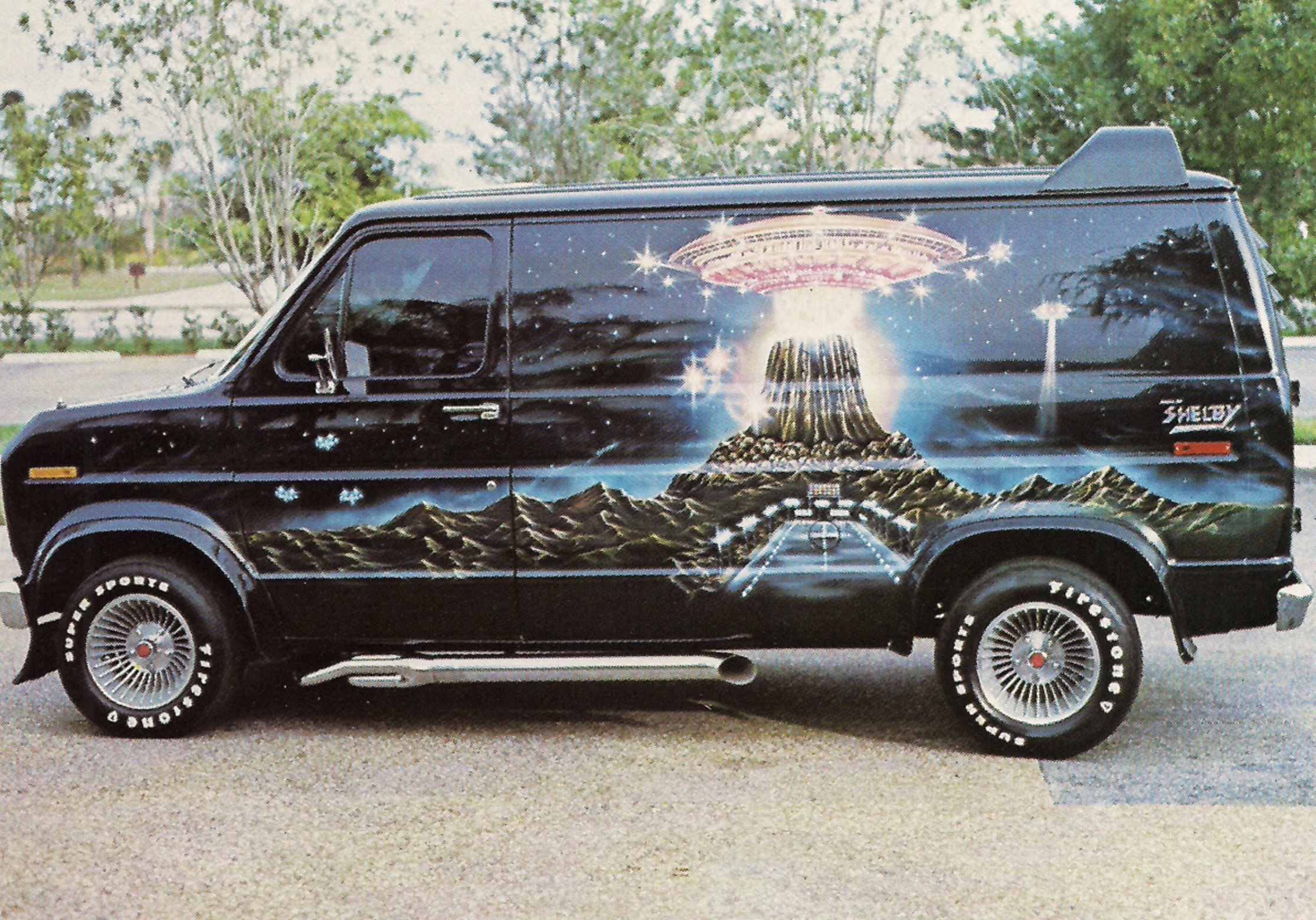 22 Photos Of Crazy 1970's Custom Van Paint Jobs