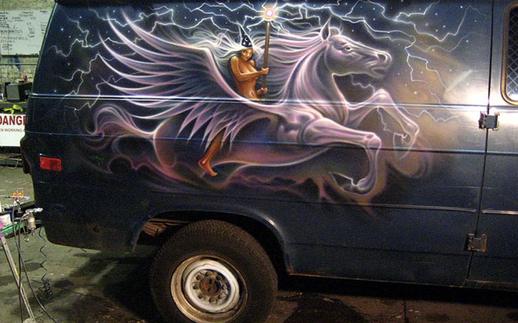 22 Photos Of Crazy 1970's Custom Van Paint Jobs