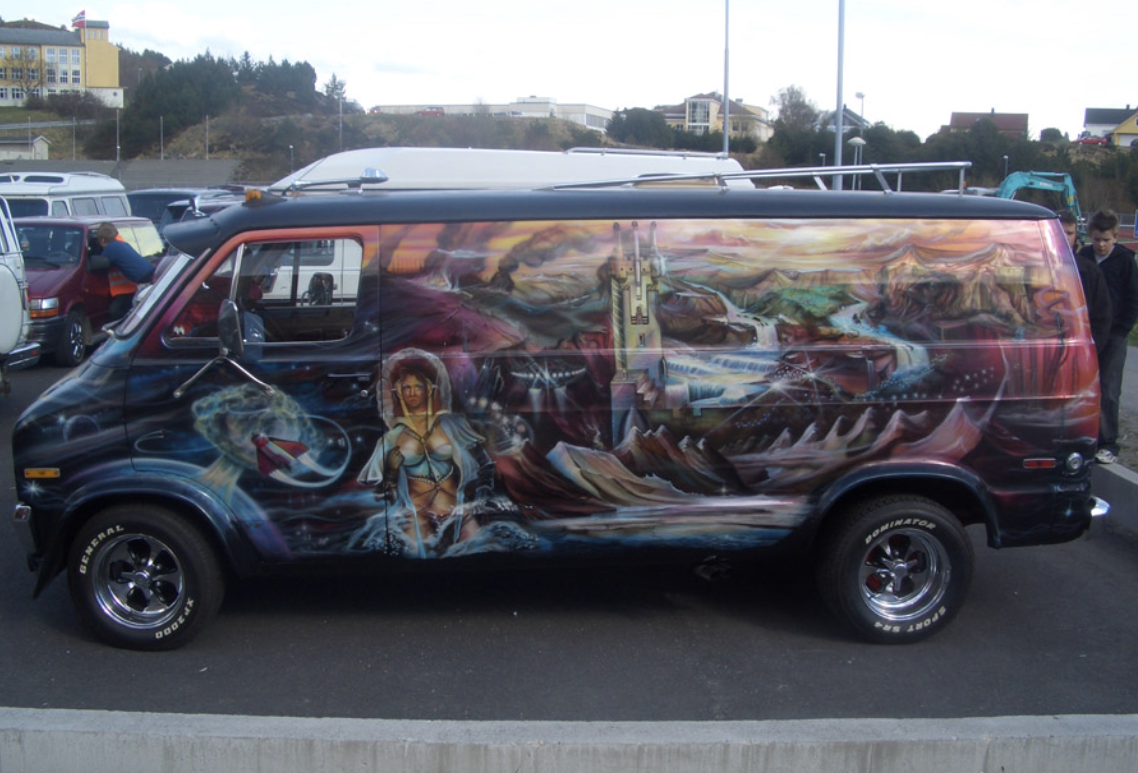 22 Photos Of Crazy 1970's Custom Van Paint Jobs
