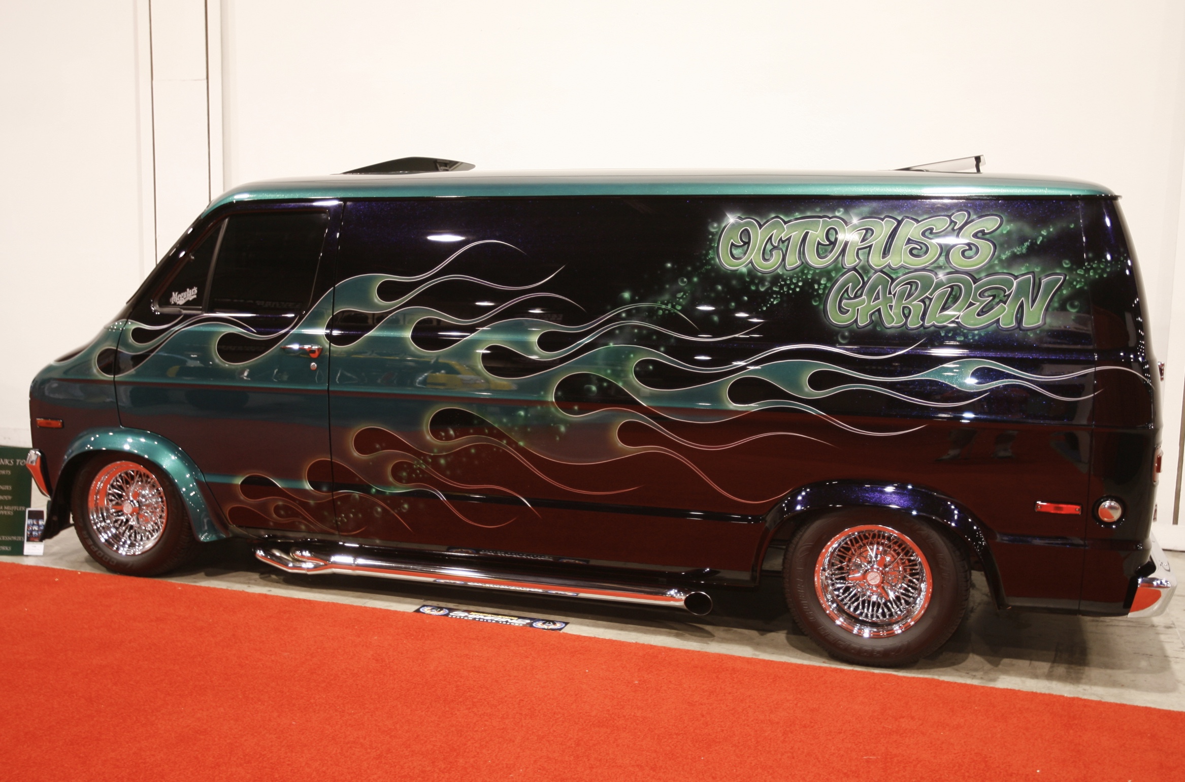 22 Photos Of Crazy 1970's Custom Van Paint Jobs