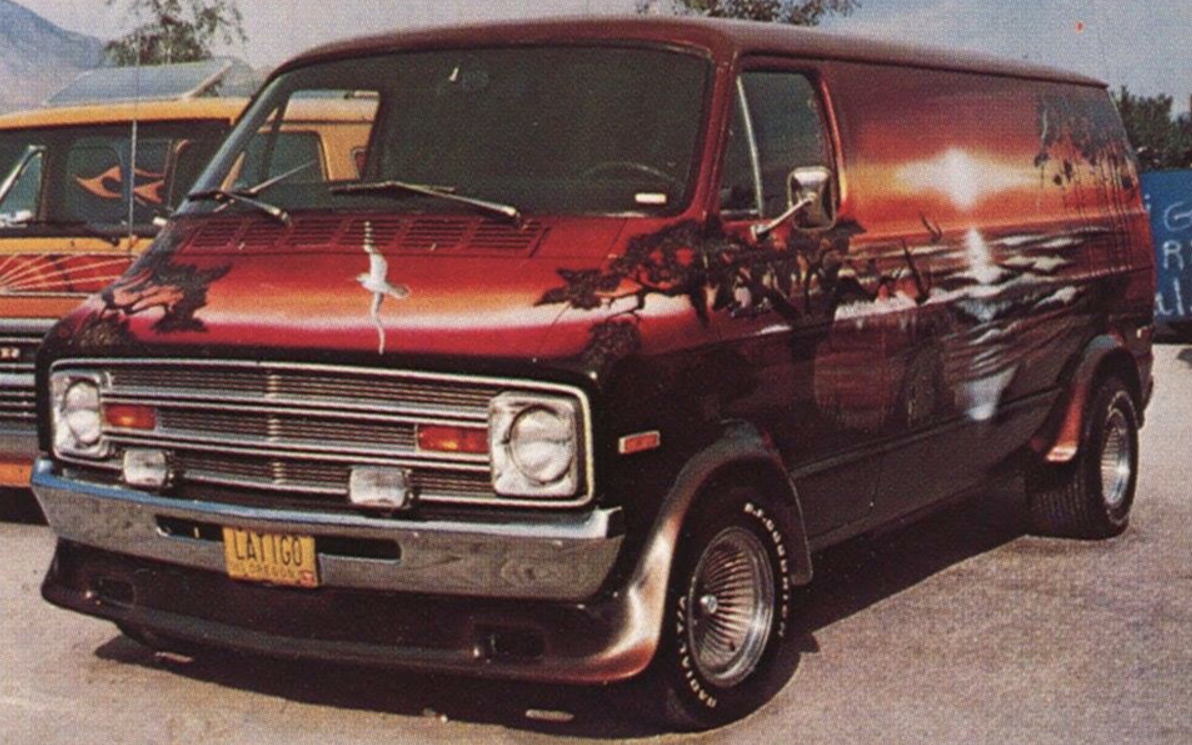 22 Photos Of Crazy 1970's Custom Van Paint Jobs