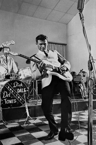 Dicky Dale Rockin’ A Surfy Solo