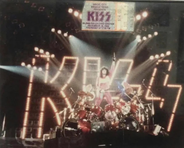 An Epic Pose By Eric Carr
