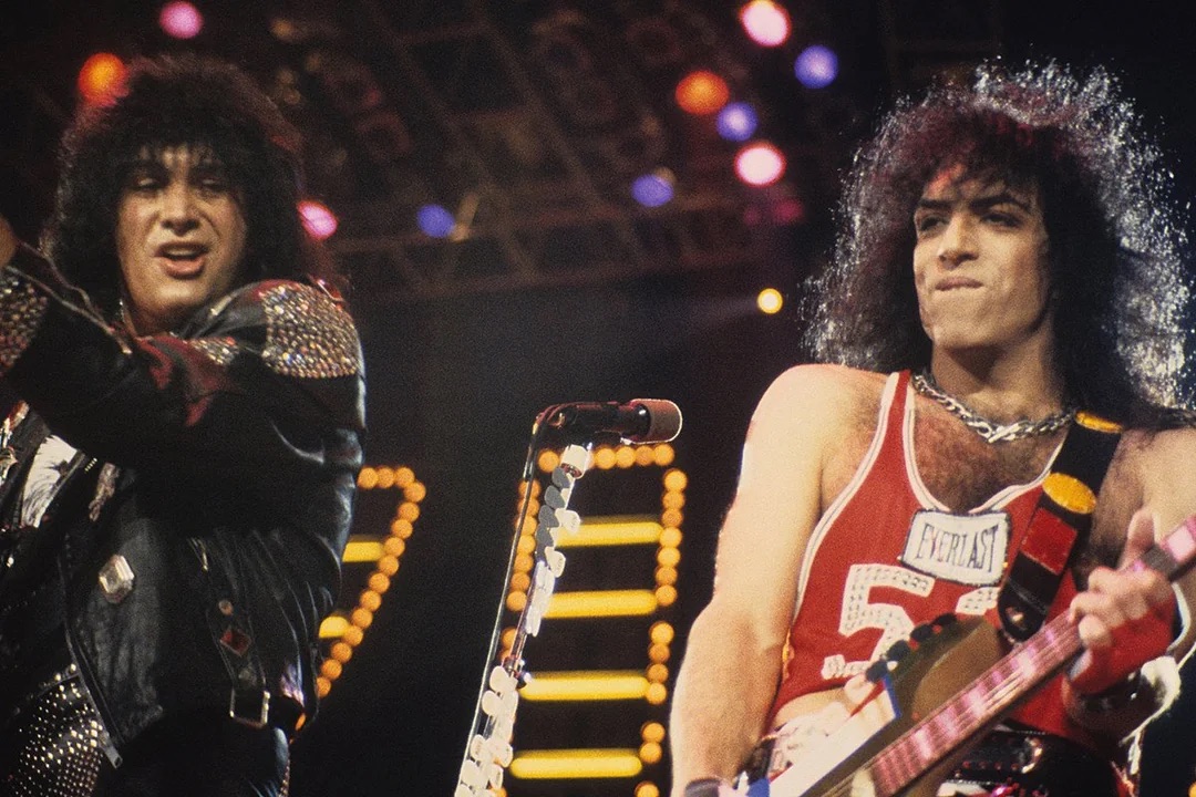 Gene and Paul Having Fun On Stage
