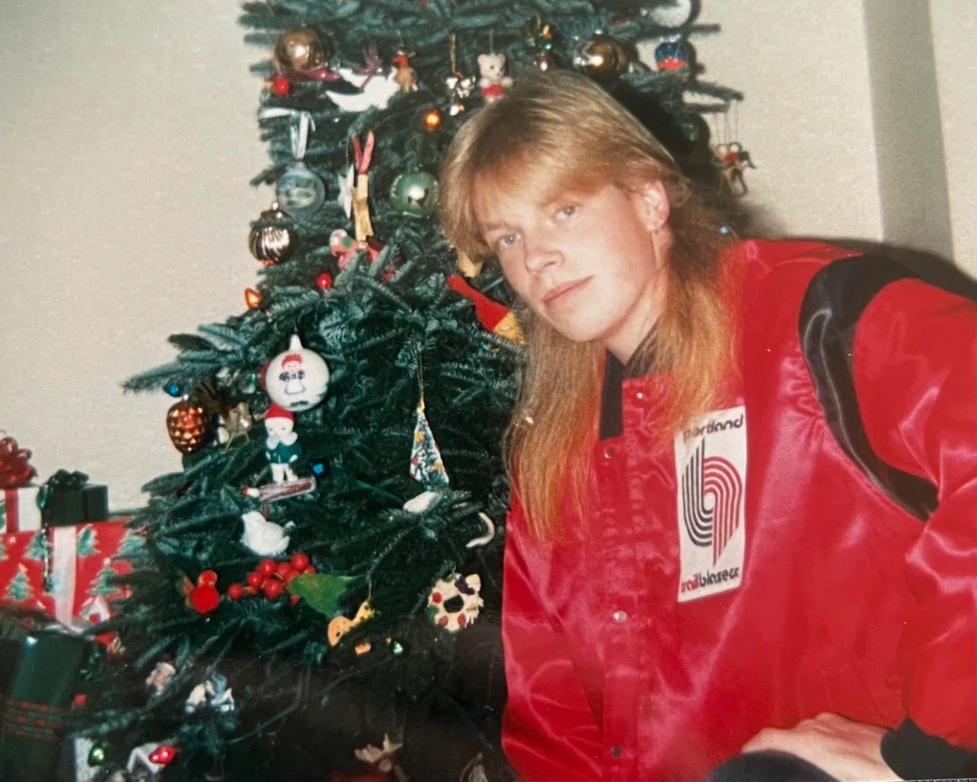 A mulleted Axl Rose lookalike 'round the holidays.
