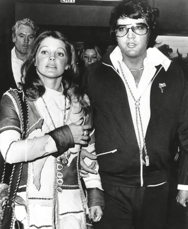 Elvis and Priscilla Presley leaving the courthouse after finalizing their divorce.