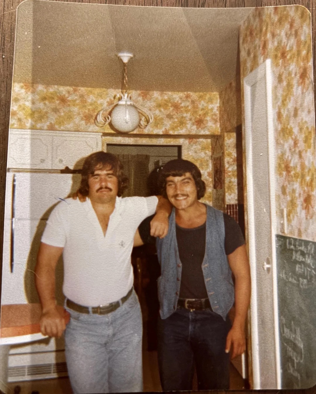 Pals posing in a very ‘70s kitchen.