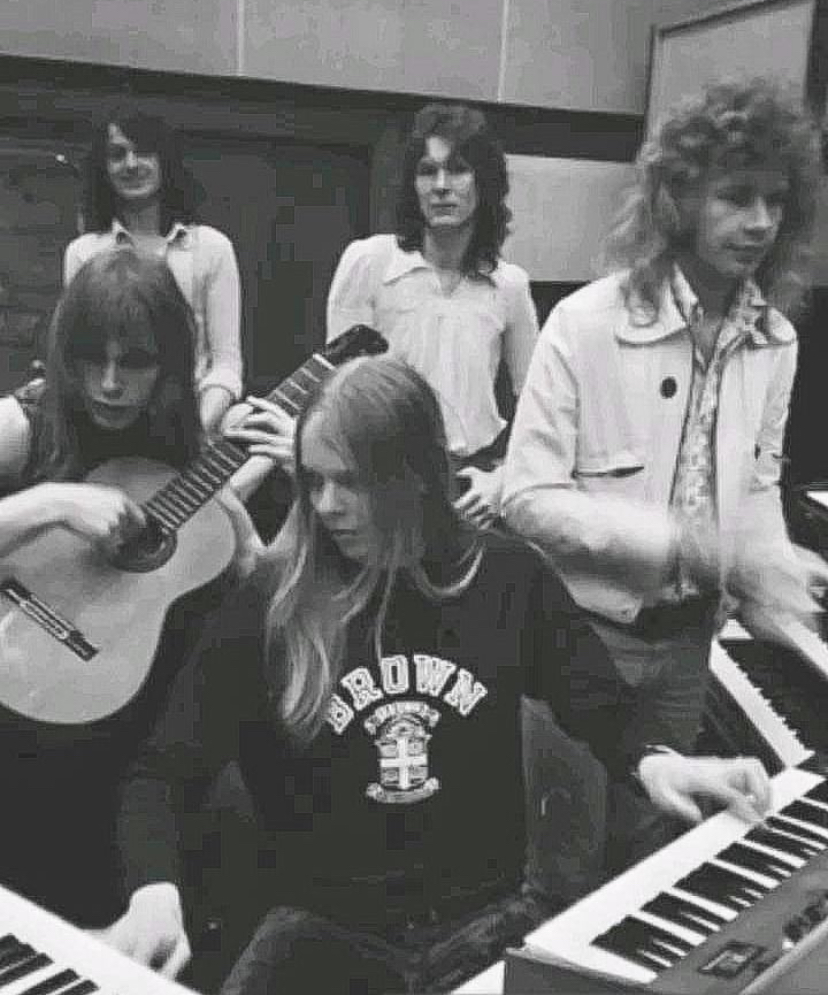 15 Affirmative Photos Of Yes In The 1970s