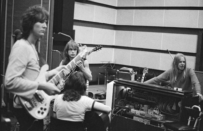 15 Affirmative Photos Of Yes In The 1970s