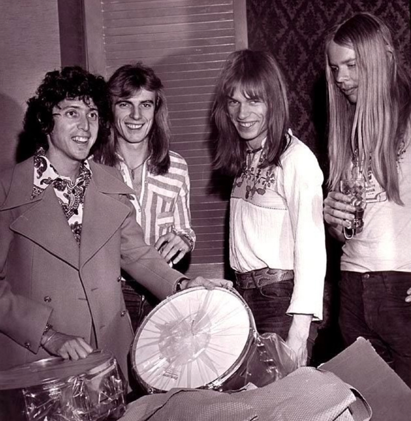 15 Affirmative Photos Of Yes In The 1970s