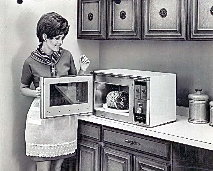15 Photos Of How America Microwaved Its Way to Glory