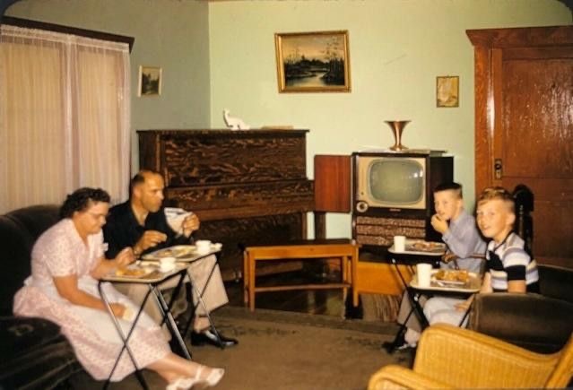 15 Photos Of How America Microwaved Its Way to Glory