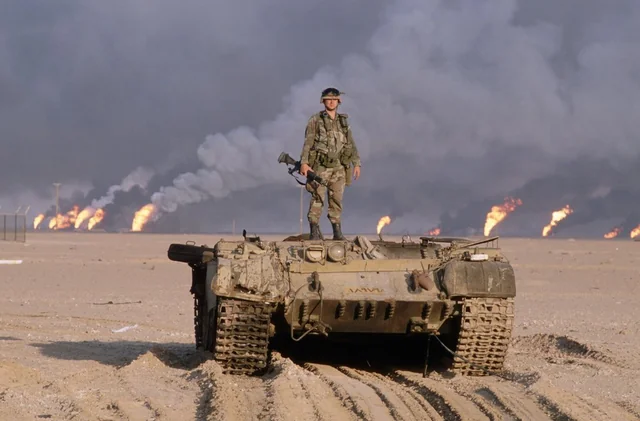 15 Photos Inside The 1990s Gulf War