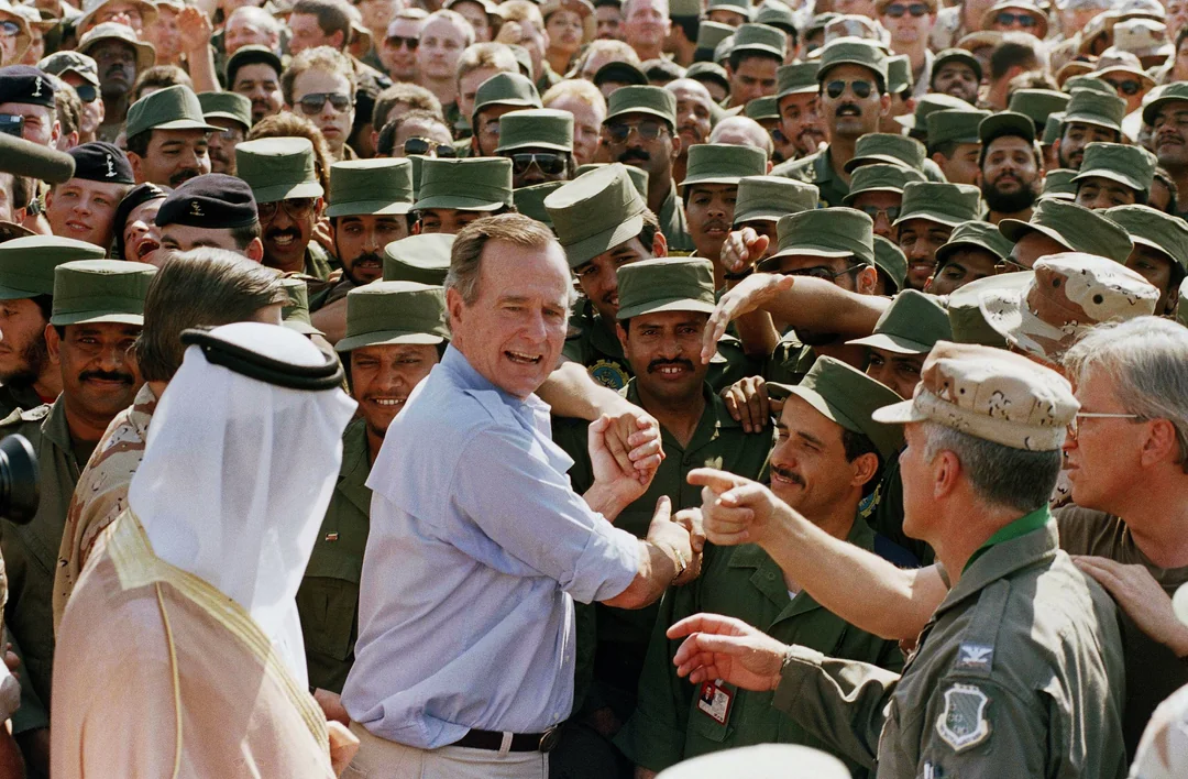 15 Photos Inside The 1990s Gulf War