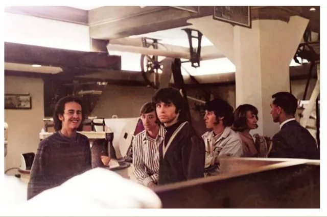 21 Pics Of The Doors Ruling The 60s & Early 70s