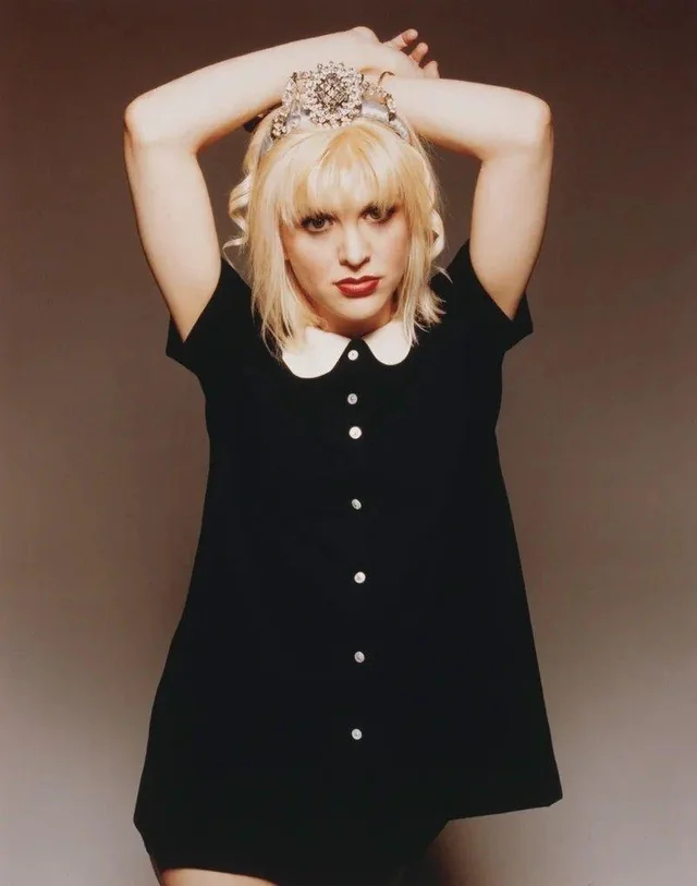 Courtney Love look in the 90s