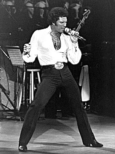 He bent his knees, dropped a note, and entire rows fainted.