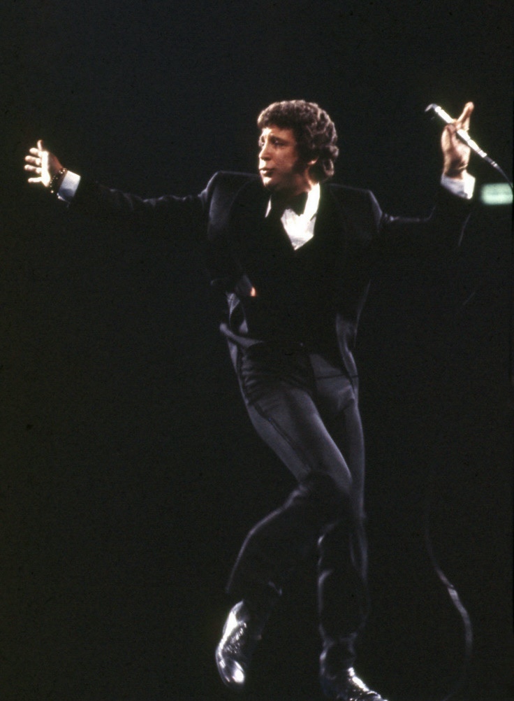 He hit the chorus, and the building forgot it had a roof.