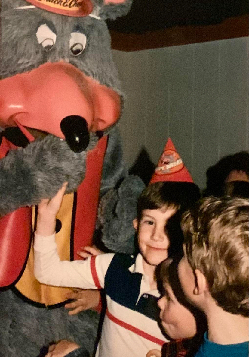 Chuck E. Cheese, 1987: The Birthday Battleground