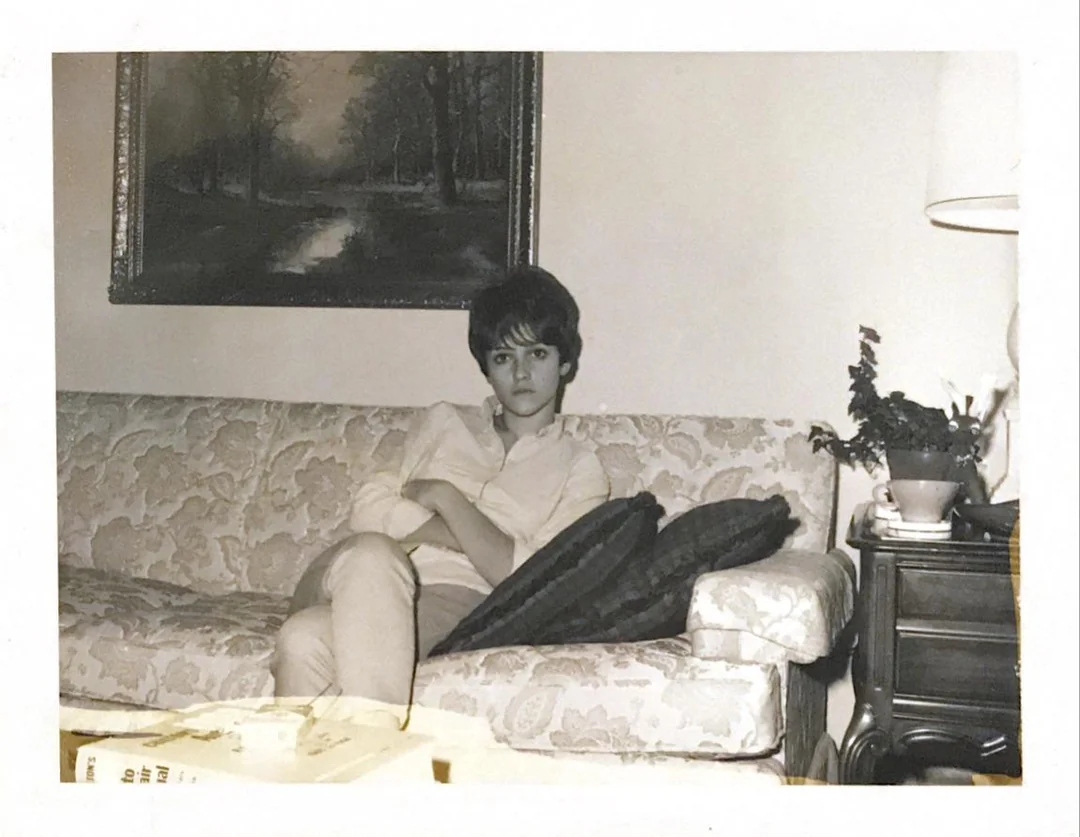 Serving looks and a side-eye.