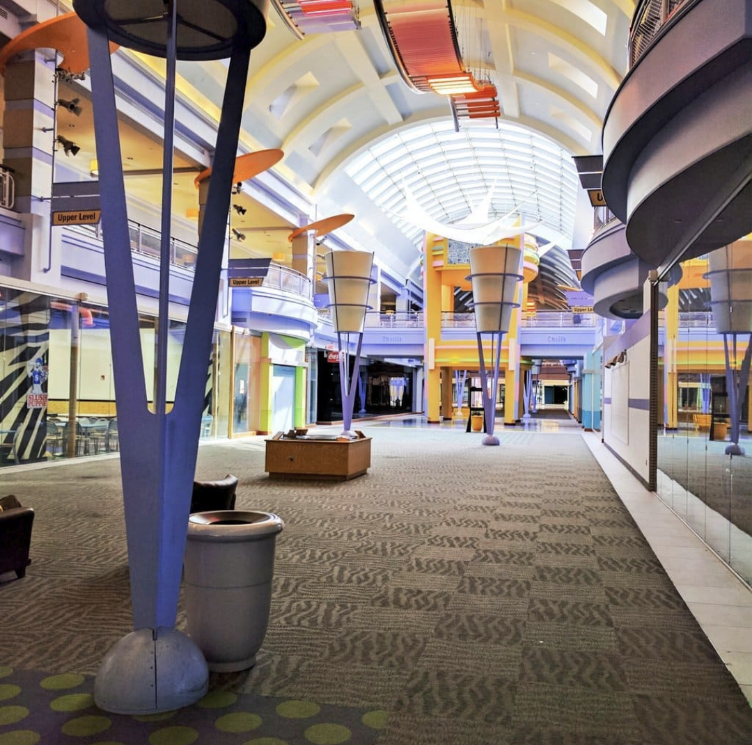 80s echoes in an empty mall.