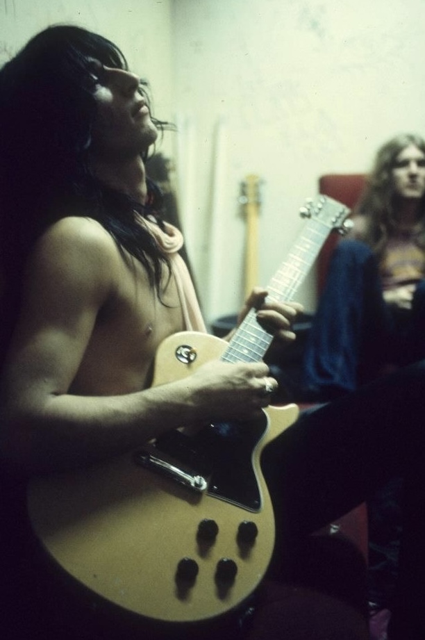 Johnny Thunders Backstage, Barely Holding It Together