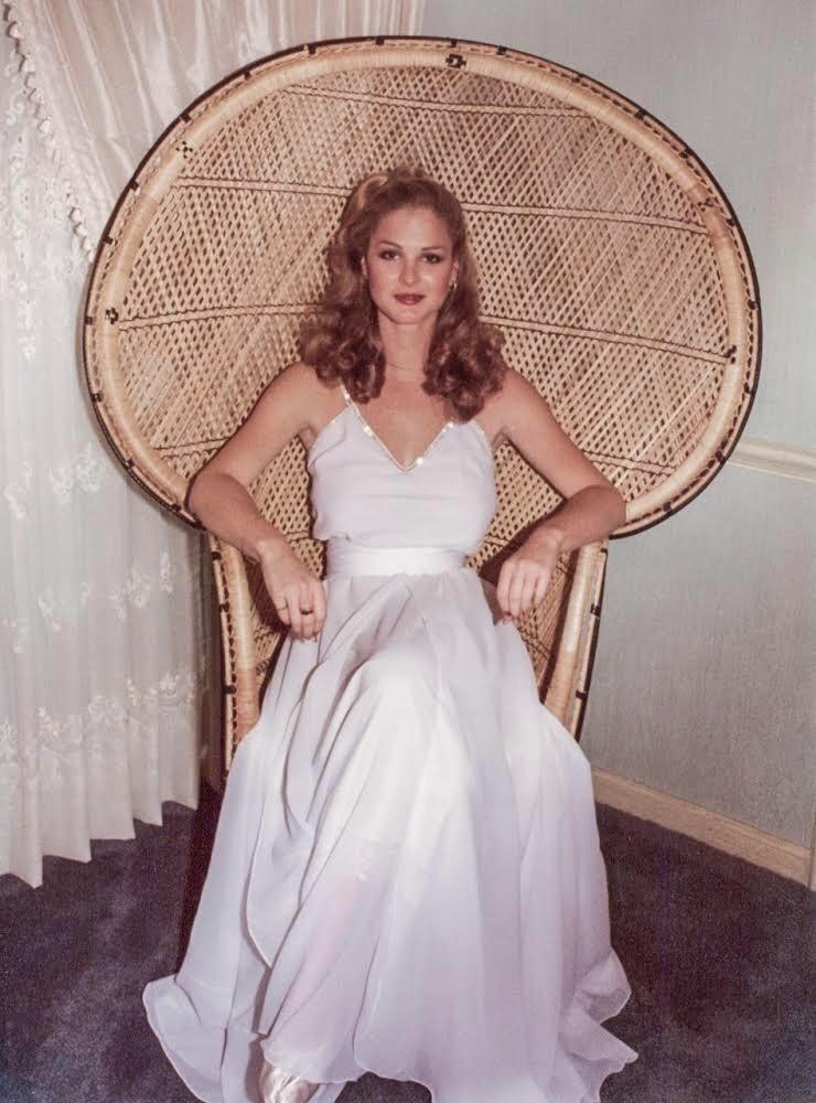 Queen of the living room and her wedding.