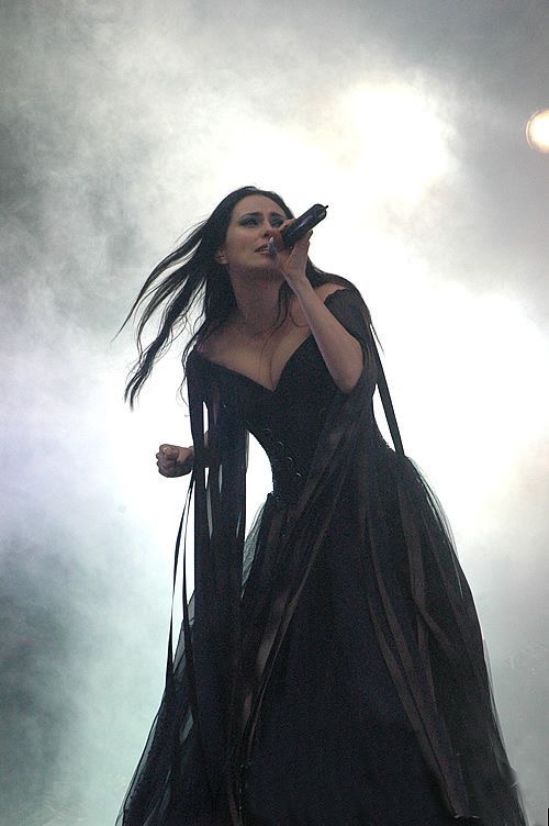 Sharon den Adel
