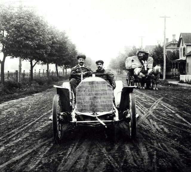 Early Racing Roots: How Speed Shaped the Brand’s DNA