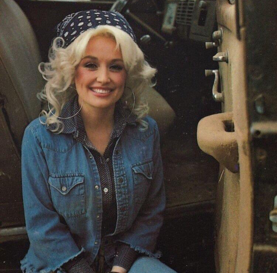 Country Queen. Wig Game Supreme.