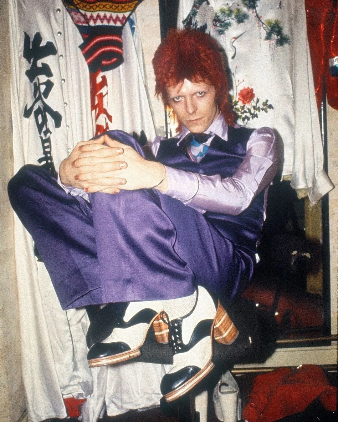 His wardrobe took inspiration from japanese theater and futuristic fantasy.