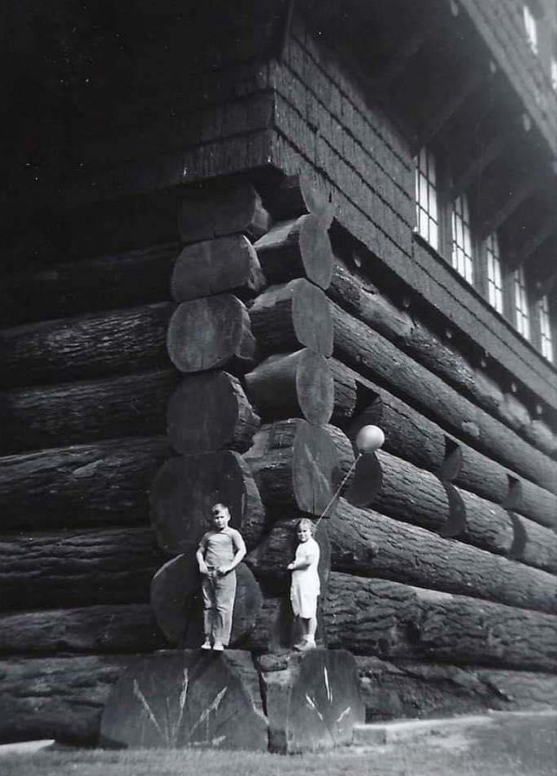World’s Largest Log Cabin: Portland, 1938