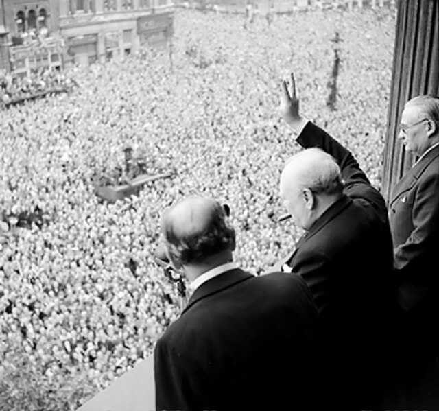 Winston Churchill’s V for victory, 1945