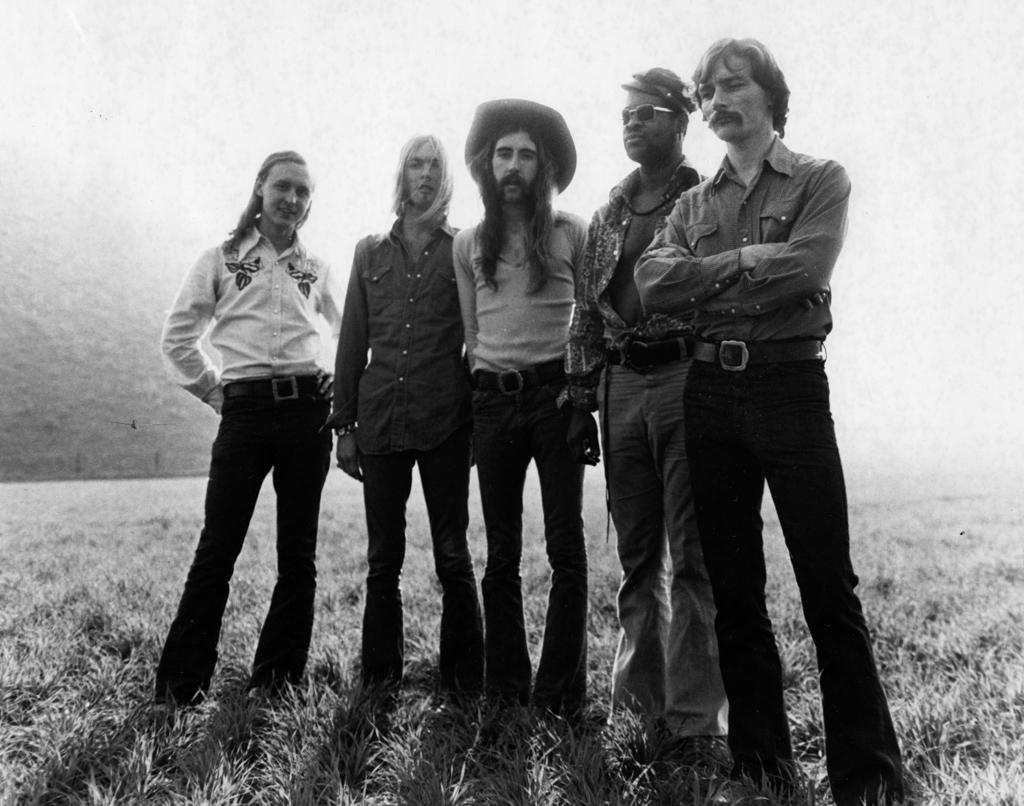 After Duane’s passing, the Allman Brothers pressed on with a new lineup and continued to tour and record.