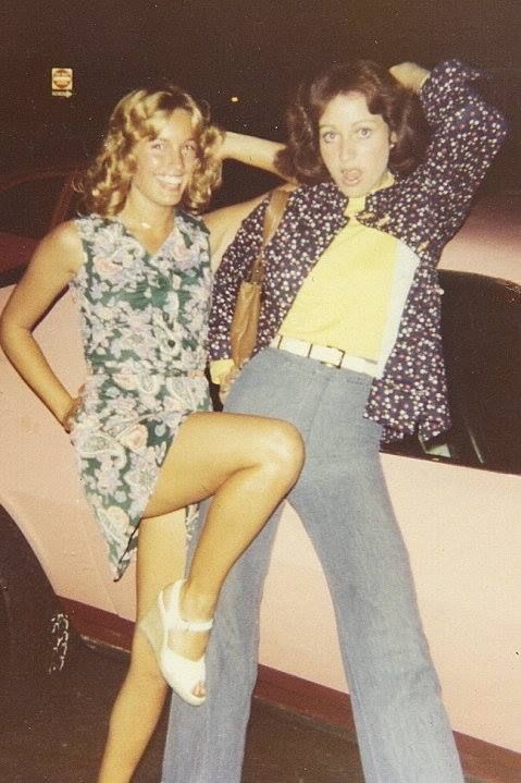 Girls Goofing Off = 70s Canonical Behavior