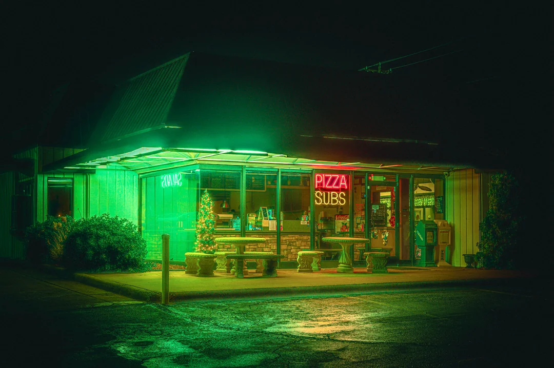 The tables of the pizza place stay bare.