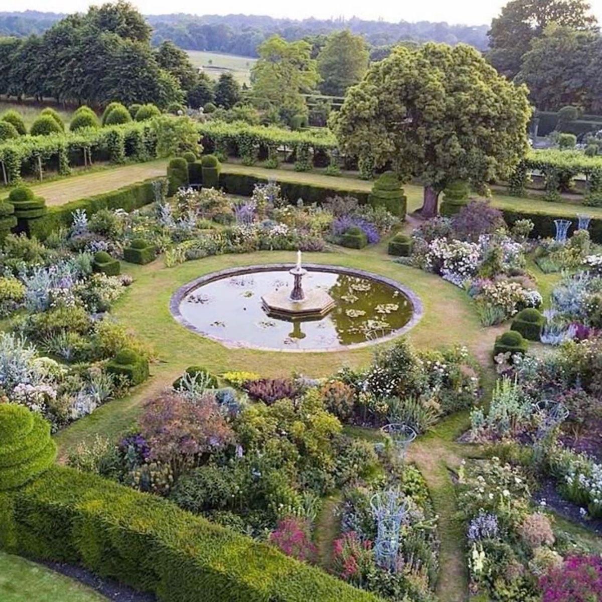 Fountain of Financial Flow