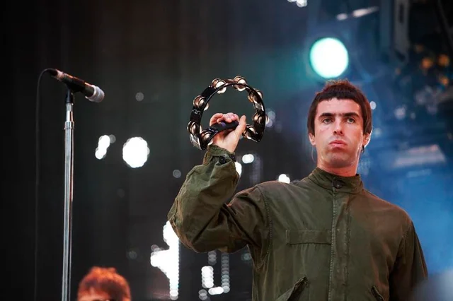 A tambourine, and 50,000 voices behind him.