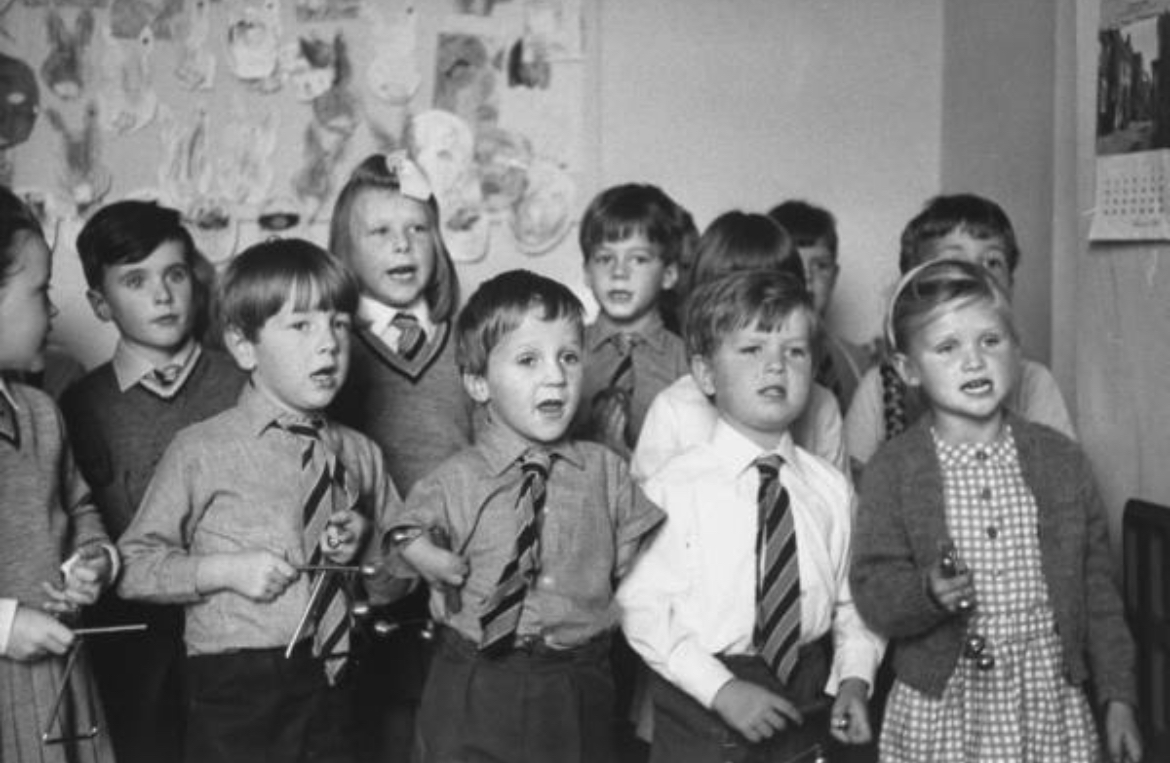 Thalidomide Survivor Sings with His Class (1967)