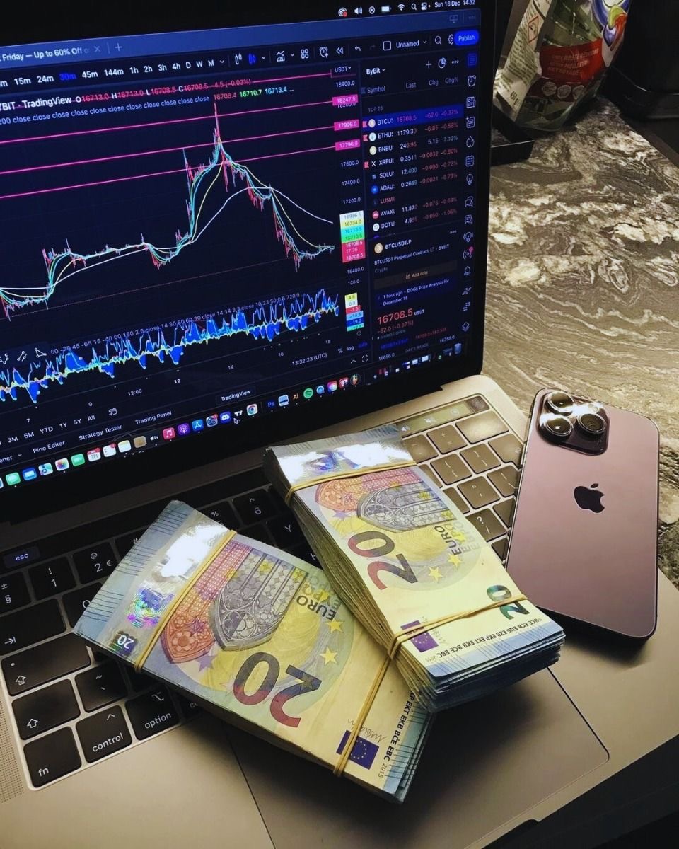 Digital Currencies (Bitcoin & Beyond)