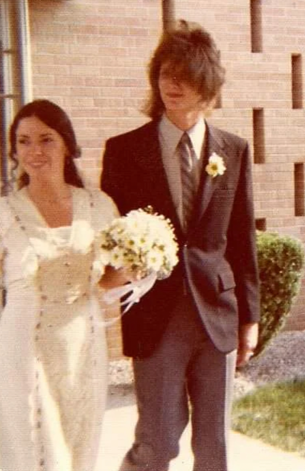 Teenage Marriage, Adult Regret Pending