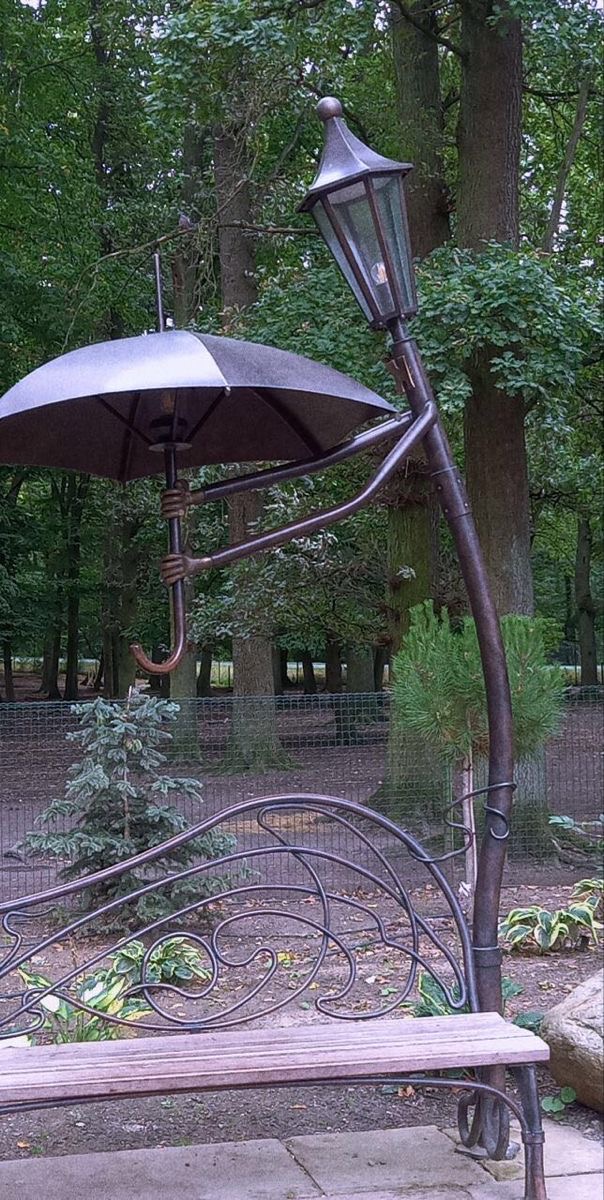 Umbrella Man Bench Light
