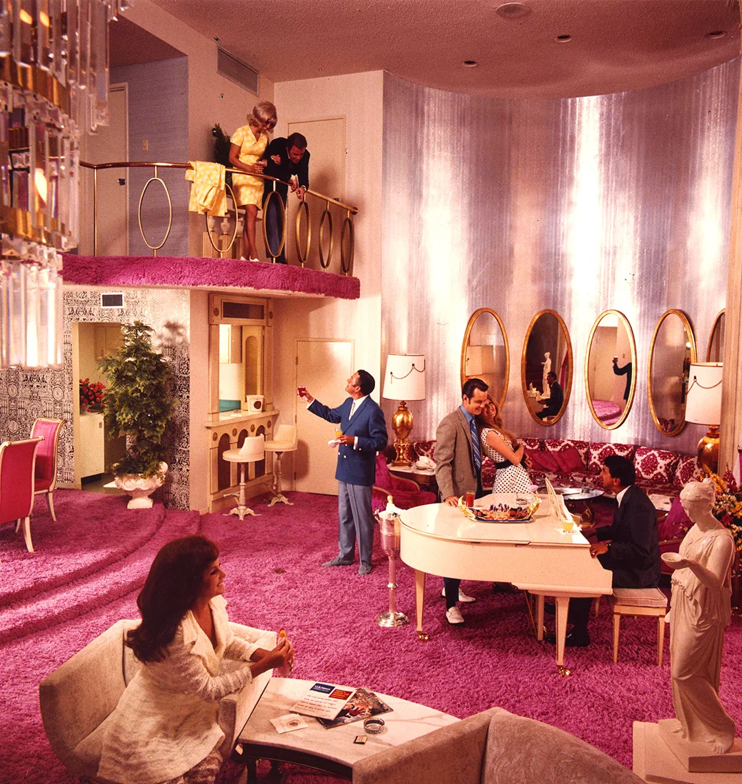 A suite party on the Strip meant cocktails, and a white piano centerpiece.