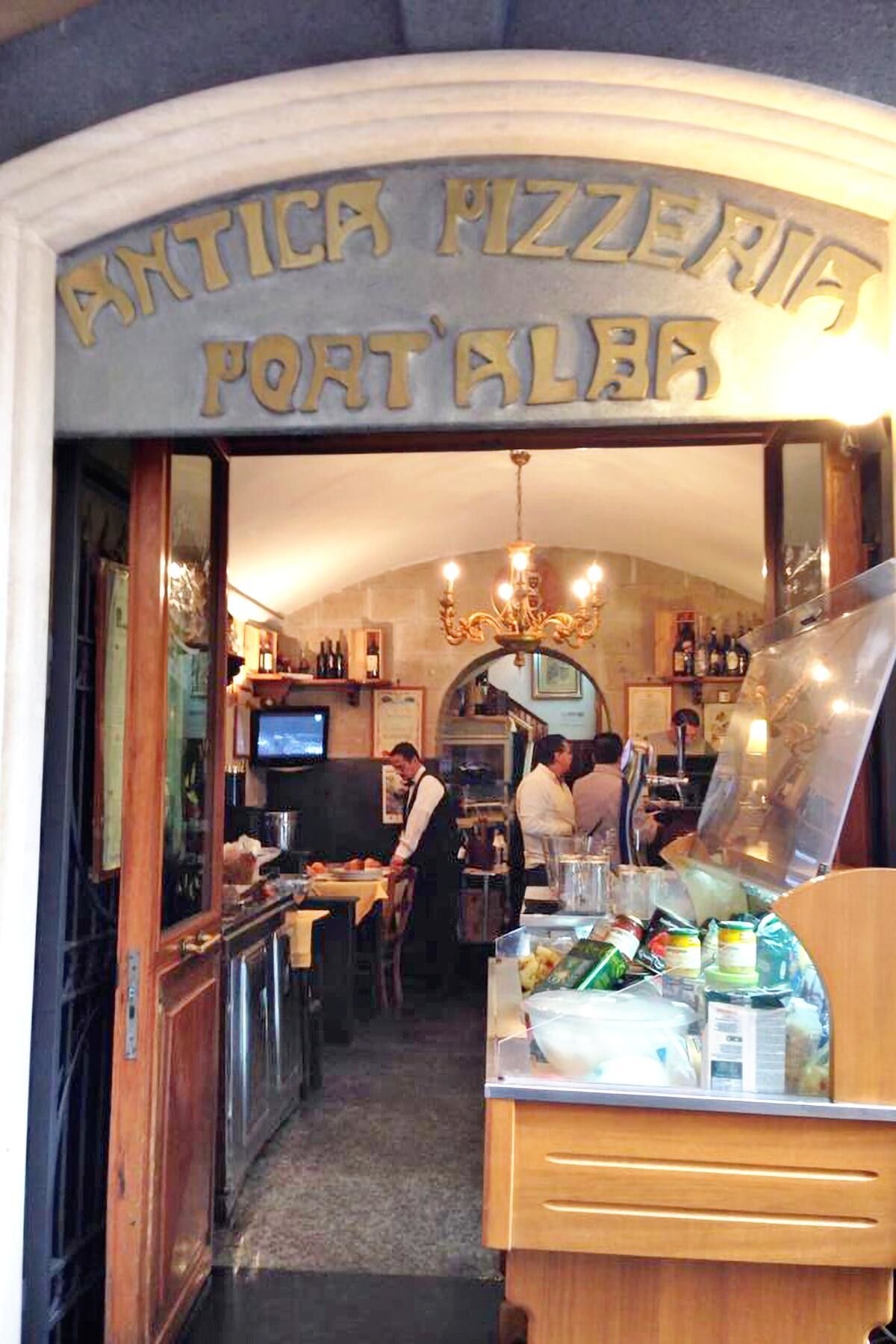 Antica Pizzeria Port’Alba Opens in 1830