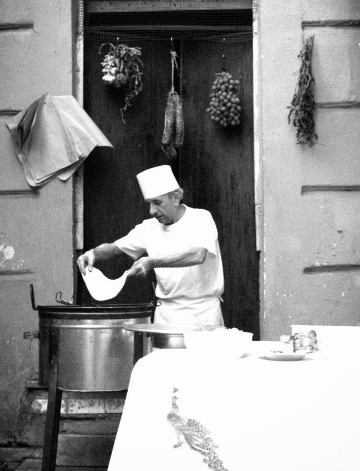 Naples' Alley Pizzerias