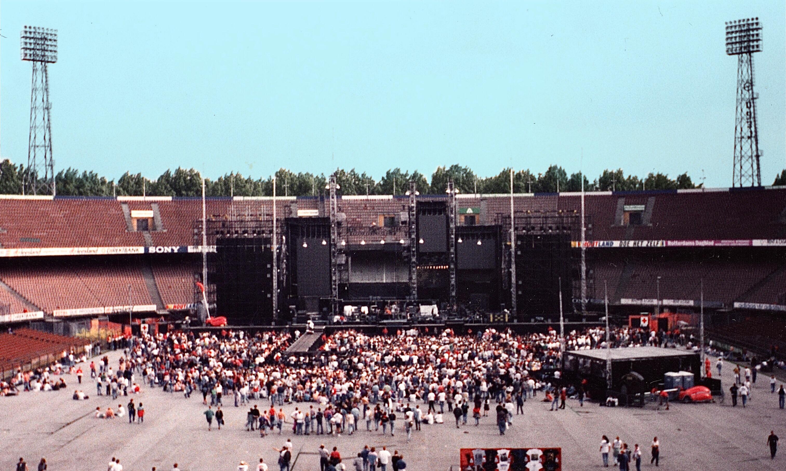 U2 in 1993, Zoo TV Tour