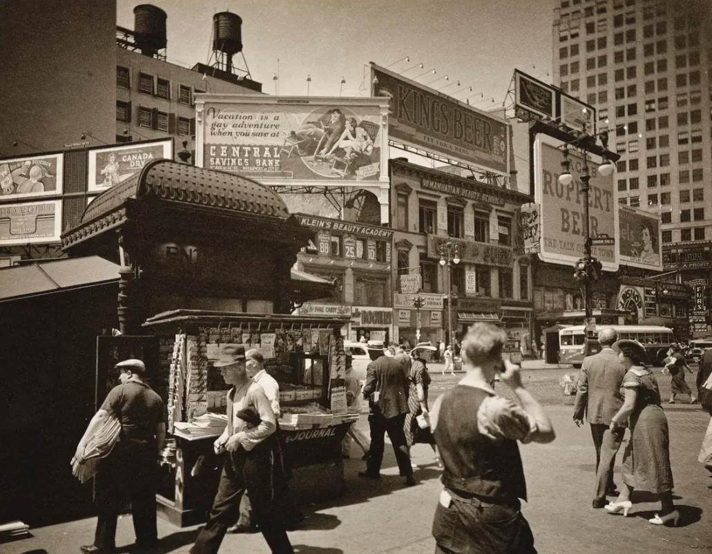 1936: Union Square’s First iPhone Addict?