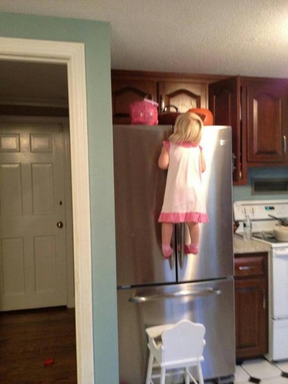 Child on Fridge, Situation on Thin Ice